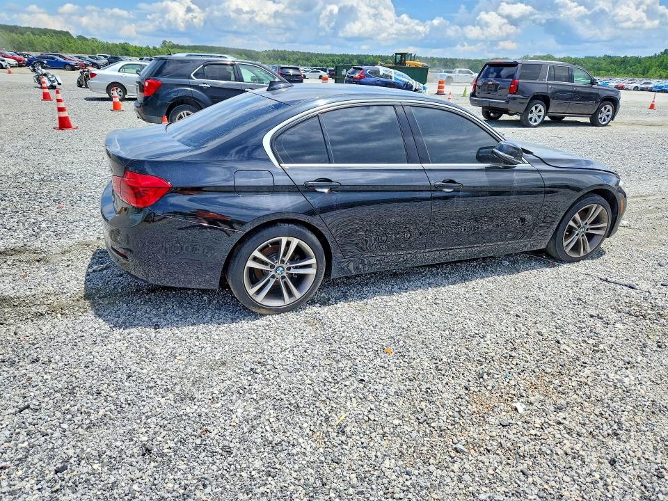 55550776 :رقم المزاد ، WBA8B9G54HNU50975 vin ، 2017 Bmw 330 مزاد بيع