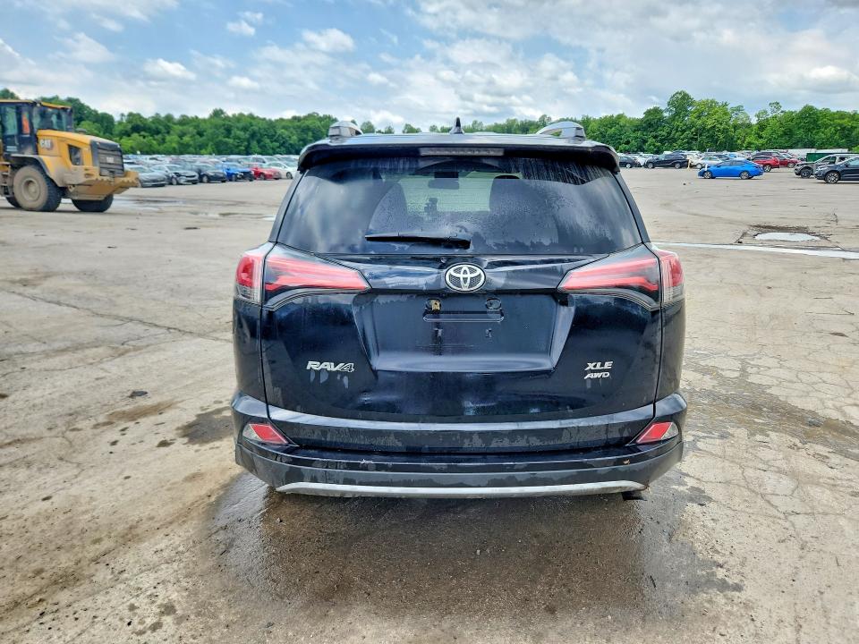 56261796 :رقم المزاد ، 2T3RFREV8JW831886 vin ، 2018 Toyota Rav4 مزاد بيع