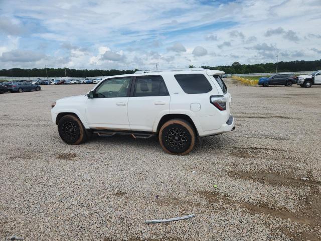 2015 Toyota 4runner მანქანა იყიდება აუქციონზე, vin: JTEZU5JR0F5102329, აუქციონის ნომერი: 58052406