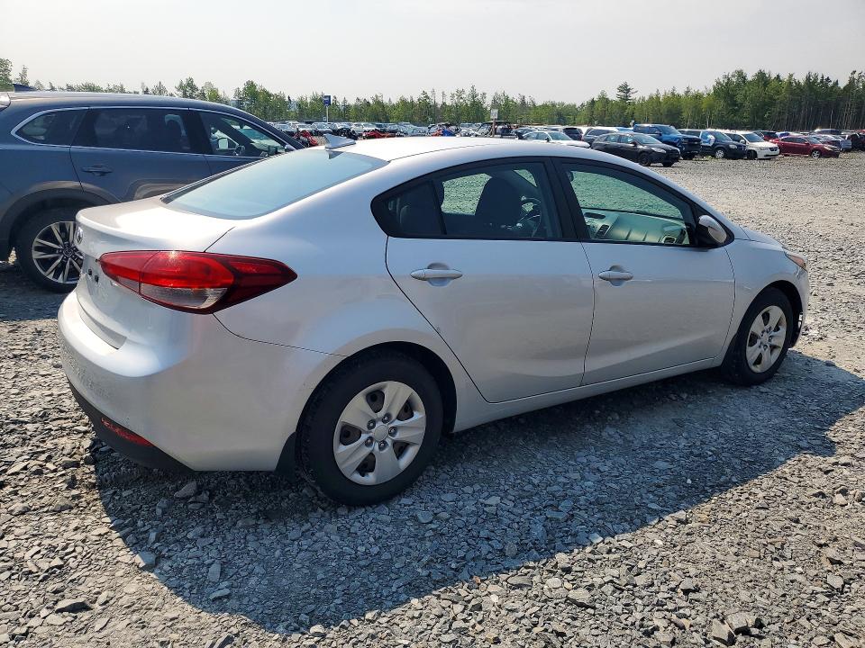 2017 Kia Forte მანქანა იყიდება აუქციონზე, vin: 3KPFL4A77HE120675, აუქციონის ნომერი: 58672696