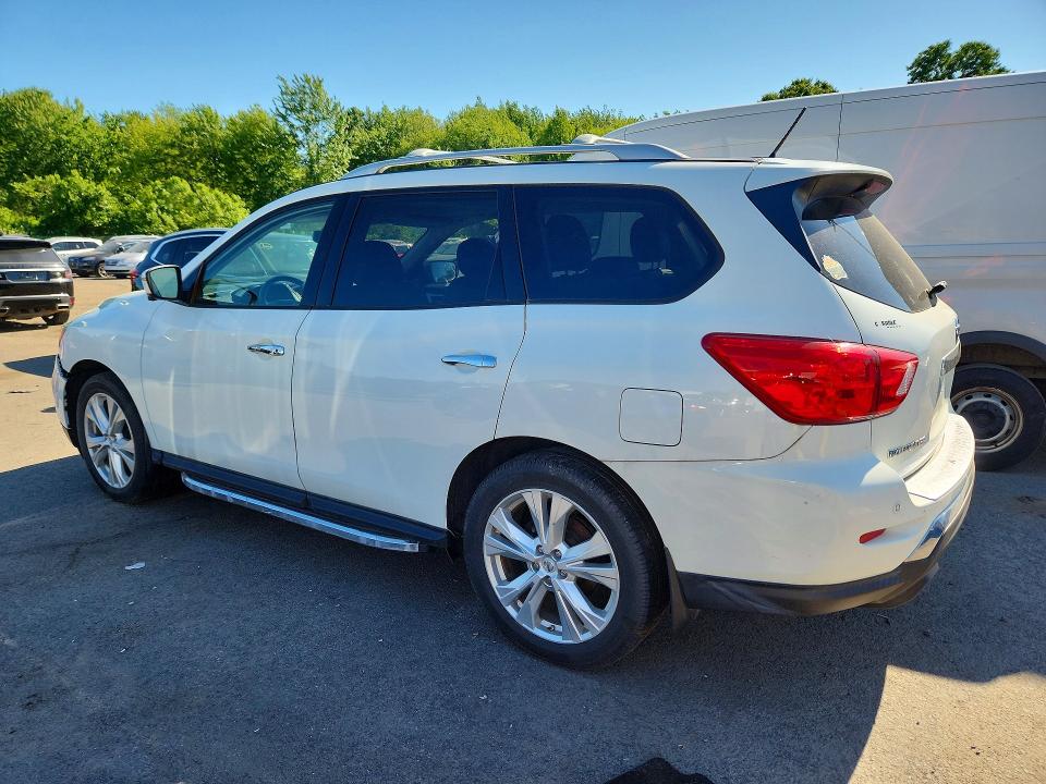 55779326 :رقم المزاد ، 5N1DR2MM5JC621701 vin ، 2018 Nissan Pathfinder مزاد بيع