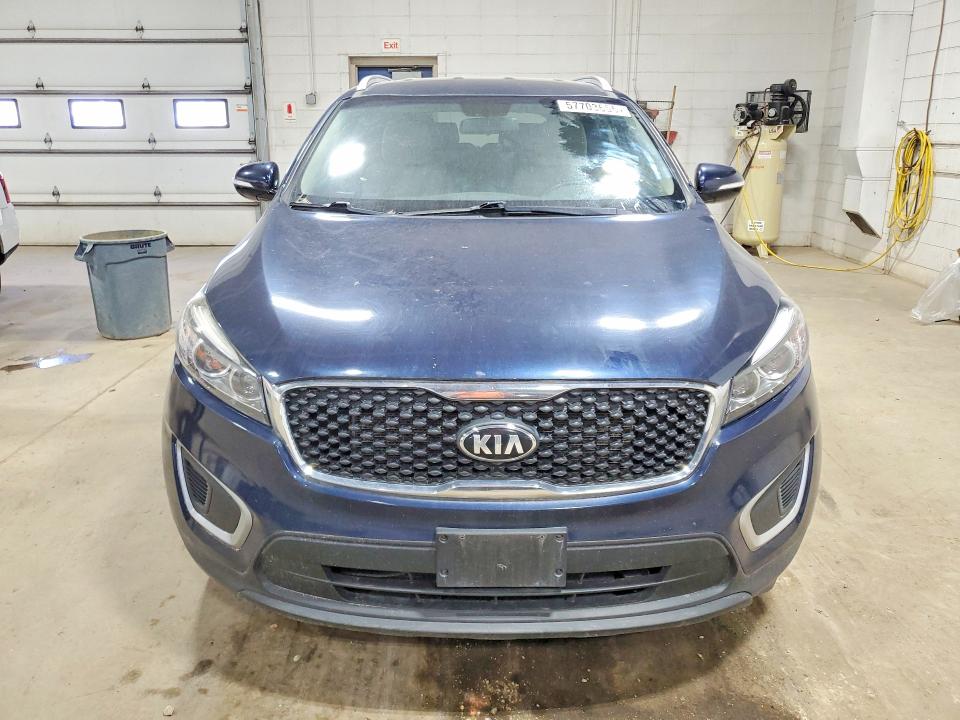 2017 Kia Sorento მანქანა იყიდება აუქციონზე, vin: 5XYPGDA54HG214152, აუქციონის ნომერი: 57703656