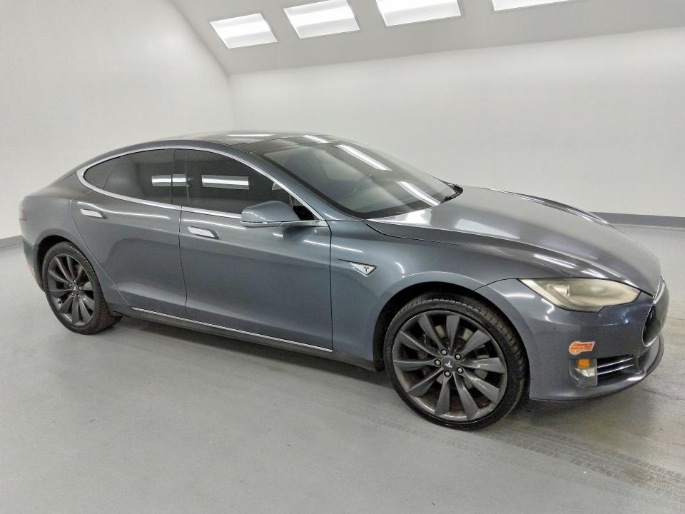 2013 Tesla Model S მანქანა იყიდება აუქციონზე, vin: 5YJSA1DP0DFP16312, აუქციონის ნომერი: 54916386