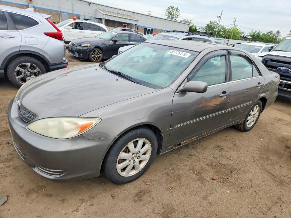 56475116 :رقم المزاد ، 4T1BF30K52U513679 vin ، 2002 Toyota Camry مزاد بيع