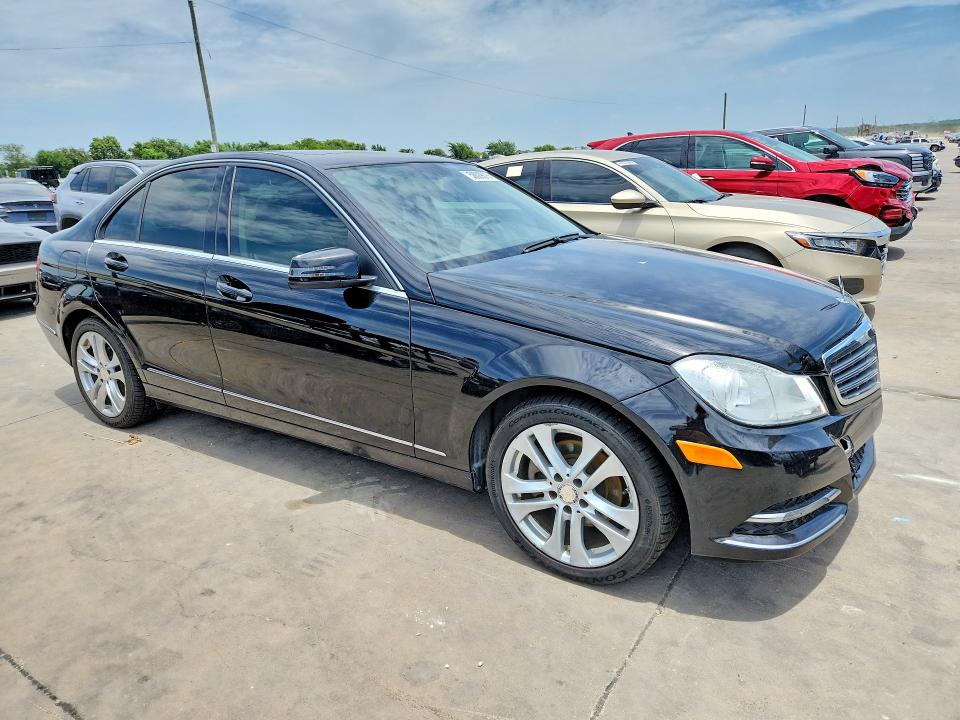 Продаж на аукціоні авто 2013 Mercedes-benz C, vin: WDDGF4HB5DR263683, номер лоту: 58829876