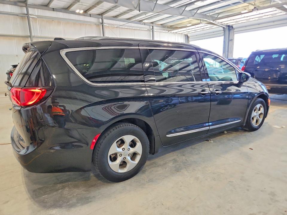 Продажа на аукционе авто 2017 Chrysler Pacifica, vin: 2C4RC1EG5HR588814, номер лота: 57410116