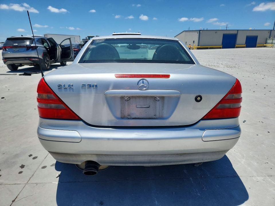 Продажа на аукционе авто 1999 Mercedes-benz Slk, vin: WDBKK47F3XF127819, номер лота: 57579426