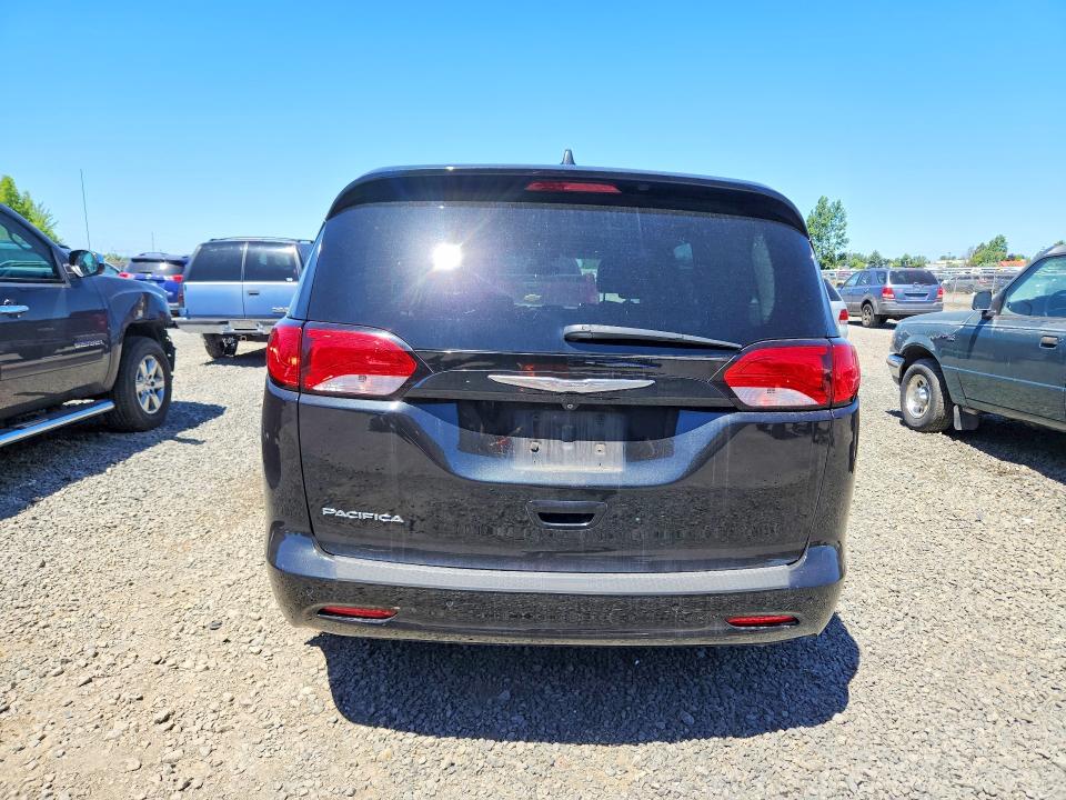 55536986 :رقم المزاد ، 2C4RC1CG7HR747948 vin ، 2017 Chrysler Pacifica مزاد بيع