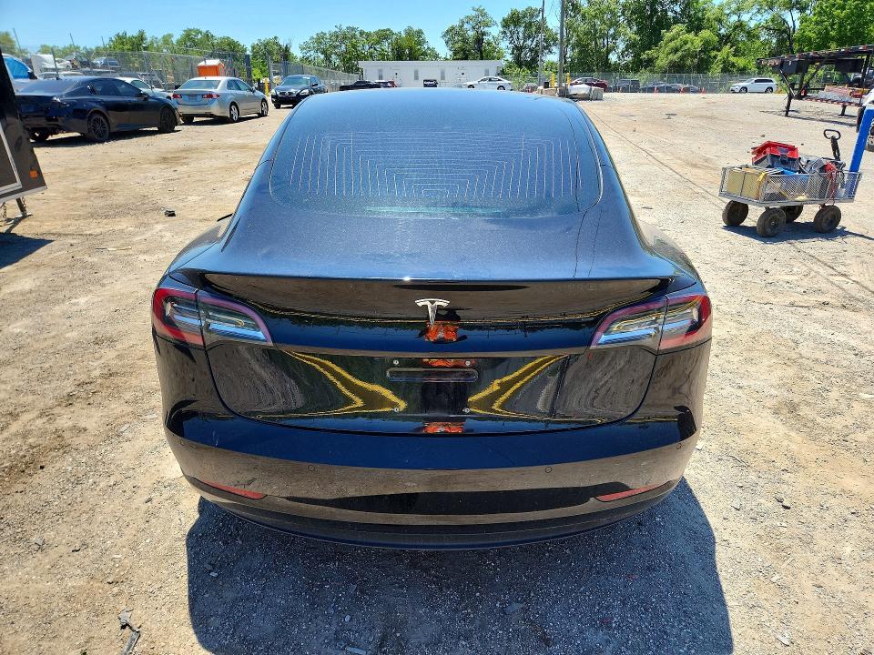 55976376 :رقم المزاد ، 5YJ3E1EB2JF090589 vin ، 2018 Tesla Model 3 مزاد بيع