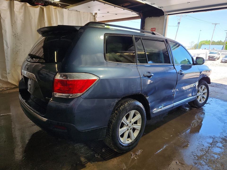 Продажа на аукционе авто 2013 Toyota Highlander, vin: 5TDBK3EH2DS270577, номер лота: 55821836