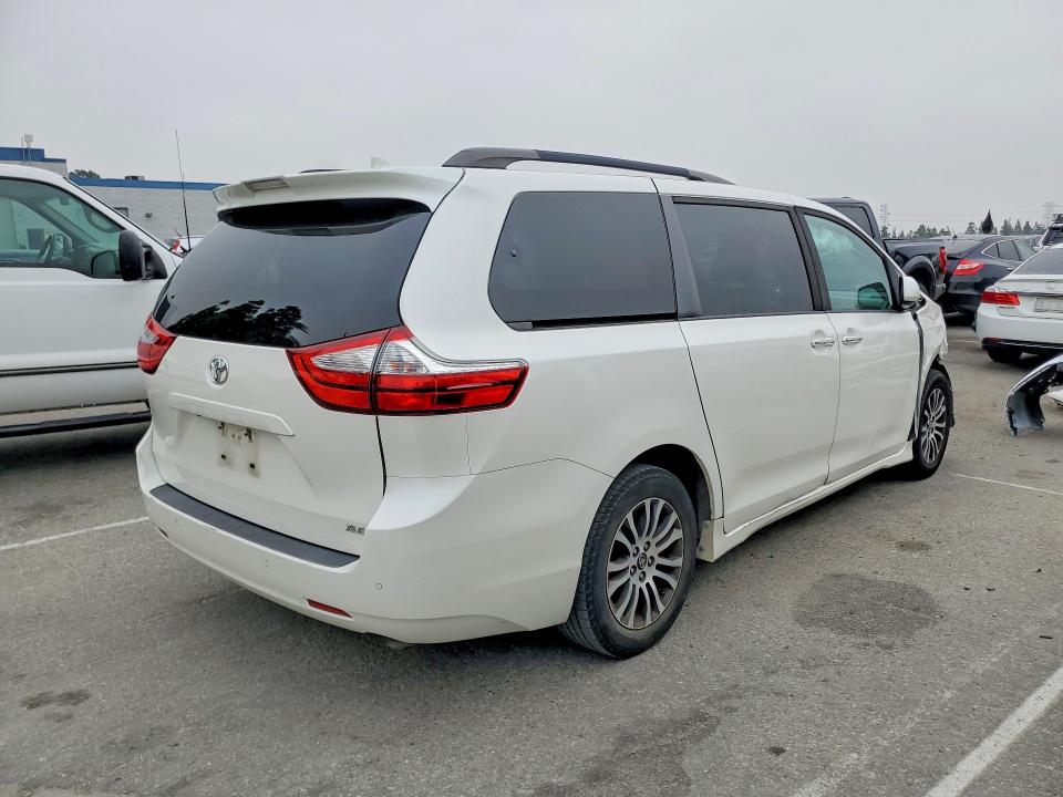 58772036 :رقم المزاد ، 5TDYZ3DC2KS966431 vin ، 2019 Toyota Sienna مزاد بيع