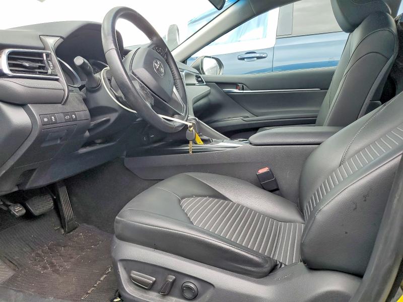55333826 :رقم المزاد ، 4T1B11HK9JU562194 vin ، 2018 Toyota Camry مزاد بيع