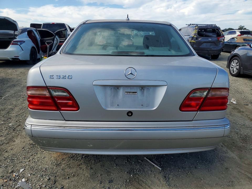 2001 Mercedes-benz E მანქანა იყიდება აუქციონზე, vin: WDBJF65J71B172327, აუქციონის ნომერი: 55476436