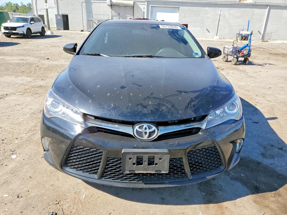55733046 :رقم المزاد ، 4T1BF1FK0HU289211 vin ، 2017 Toyota Camry مزاد بيع