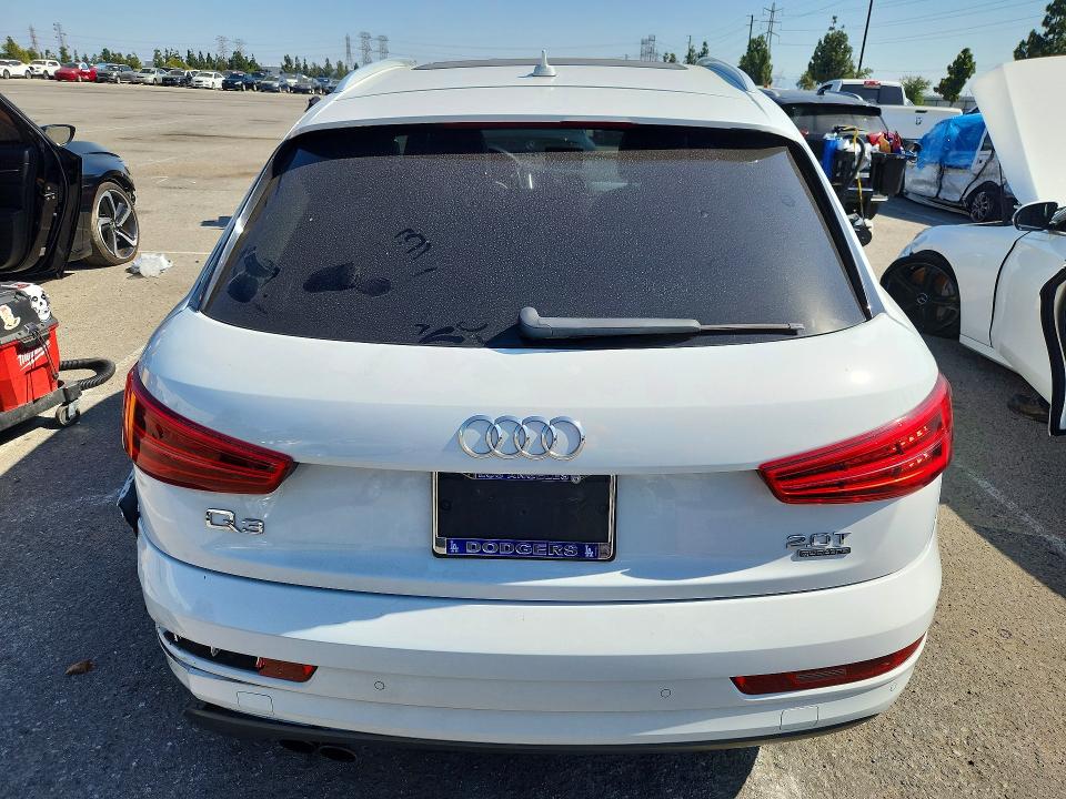 57438736 :رقم المزاد ، WA1JCCFS1JR032663 vin ، 2018 Audi Q3 مزاد بيع