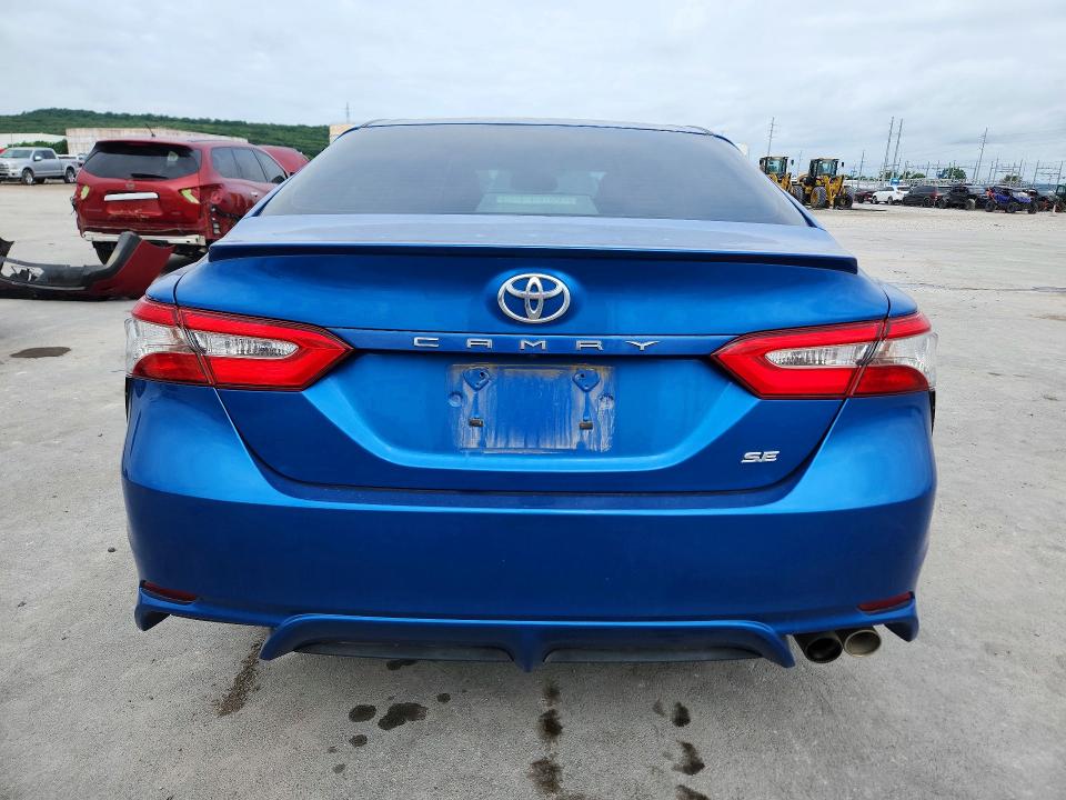 53741146 :رقم المزاد ، 4T1B11HK9JU074685 vin ، 2018 Toyota Camry مزاد بيع