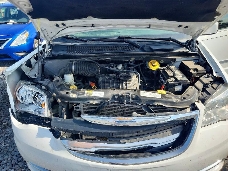 2015 Chrysler Town & Country მანქანა იყიდება აუქციონზე, vin: 2C4RC1BG5FR588894, აუქციონის ნომერი: 56755876