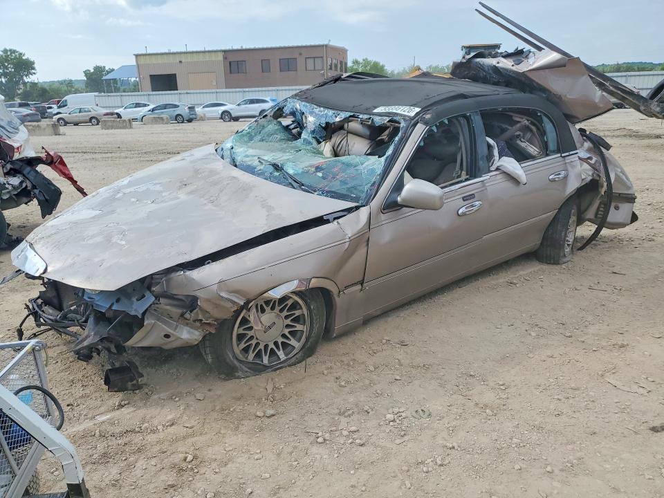 55886126 :رقم المزاد ، 1LNHM82W6XY686222 vin ، 1999 Lincoln Town Car مزاد بيع