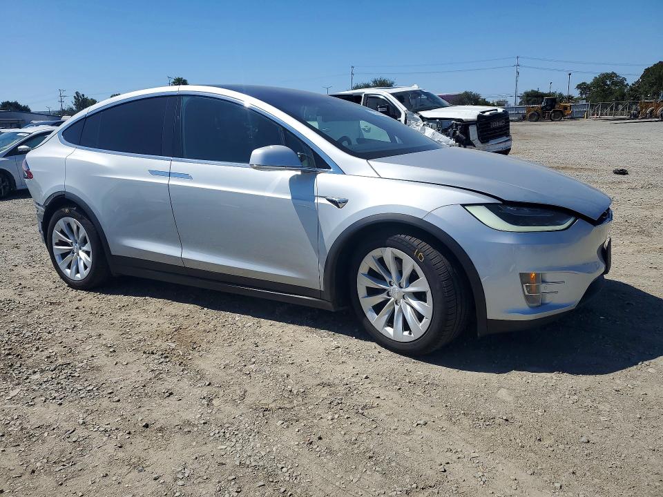 Продаж на аукціоні авто 2017 Tesla Model X, vin: 5YJXCDE22HF072547, номер лоту: 57360196