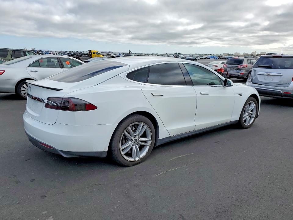 Продажа на аукционе авто 2013 Tesla Model S, vin: 5YJSA1DN0DFP05907, номер лота: 57091176