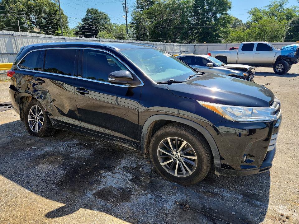 2018 Toyota Highlander მანქანა იყიდება აუქციონზე, vin: 5TDJZRFH2JS830716, აუქციონის ნომერი: 56809046