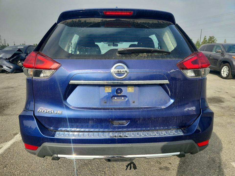 55819546 :رقم المزاد ، KNMAT2MT8HP607259 vin ، 2017 Nissan Rogue مزاد بيع