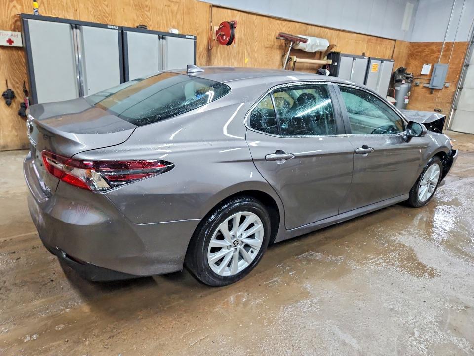 2022 Toyota Camry მანქანა იყიდება აუქციონზე, vin: 4T1C11AK8NU682881, აუქციონის ნომერი: 58692006
