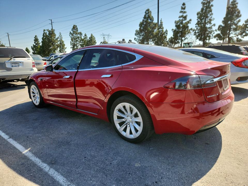 Продажа на аукционе авто 2018 Tesla Model S, vin: 5YJSA1E23JF281204, номер лота: 56143676
