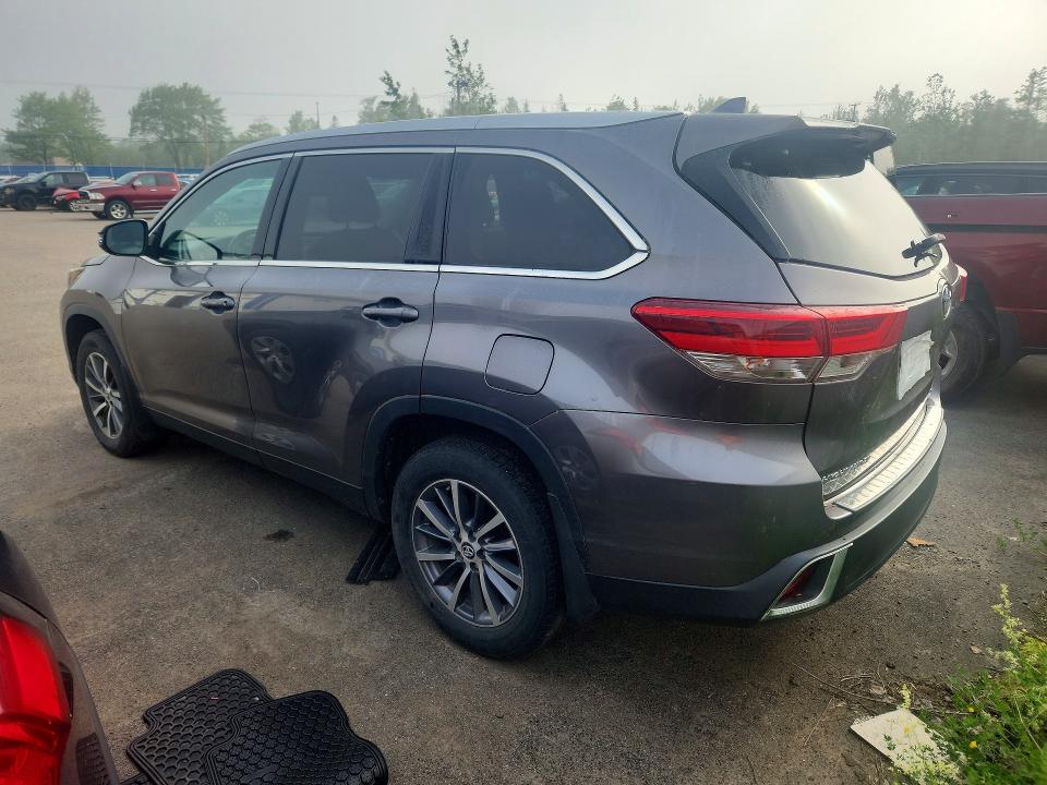 85615985 :رقم المزاد ، 5TDJZRFH7KS595182 vin ، 2019 Toyota Highlander مزاد بيع