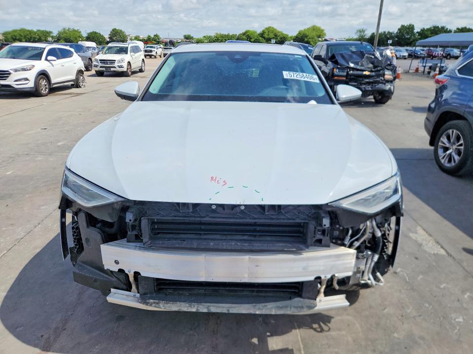 2024 Audi Q8 E-tron მანქანა იყიდება აუქციონზე, vin: WA15AAGE2RB056043, აუქციონის ნომერი: 57258406