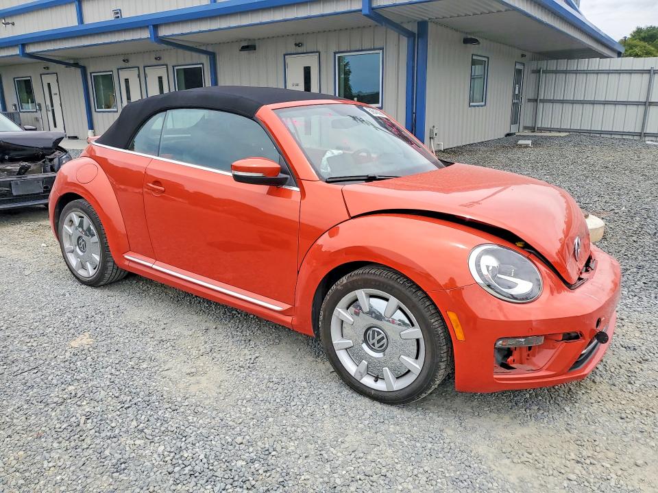 58645026 :رقم المزاد ، 3VW517AT2HM823149 vin ، 2017 Volkswagen Beetle مزاد بيع
