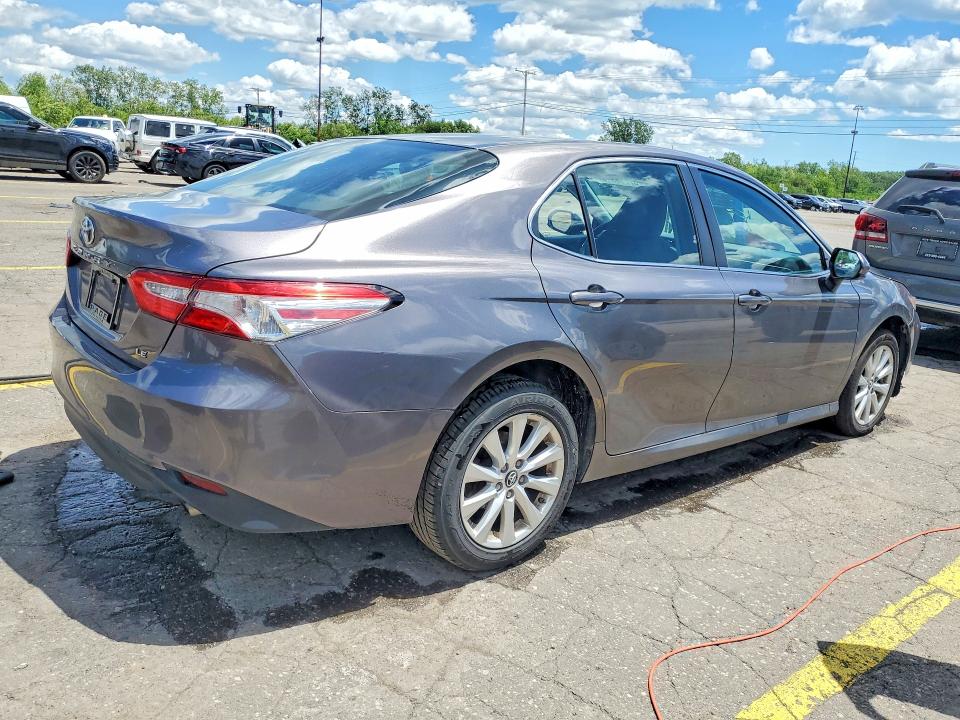 2018 Toyota Camry მანქანა იყიდება აუქციონზე, vin: 4T1B11HK1JU104293, აუქციონის ნომერი: 57718316
