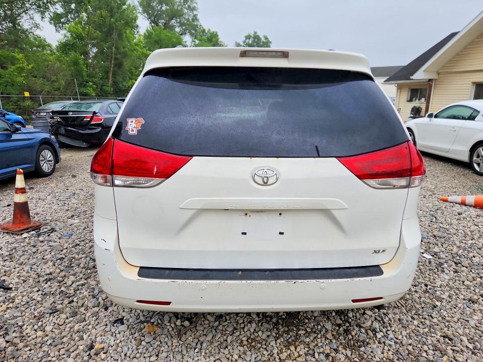 57367086 :رقم المزاد ، 5TDYK3DC2DS382540 vin ، 2013 Toyota Sienna مزاد بيع