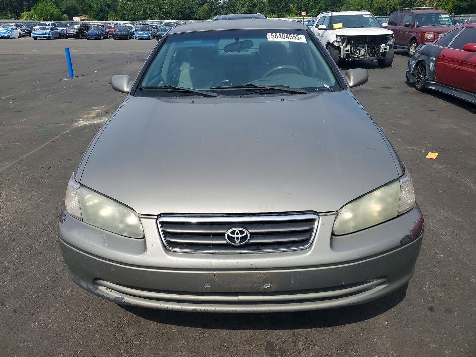 58484556 :رقم المزاد ، 4T1BF22K51U126121 vin ، 2001 Toyota Camry مزاد بيع