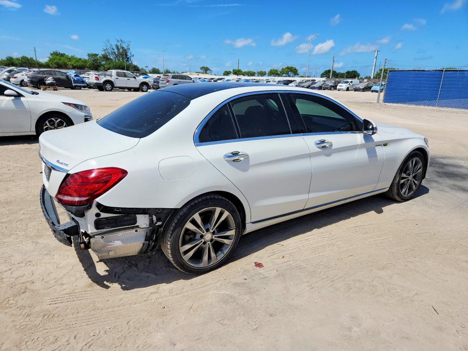 2016 Mercedes-benz C მანქანა იყიდება აუქციონზე, vin: 55SWF4KBXGU141974, აუქციონის ნომერი: 57780306
