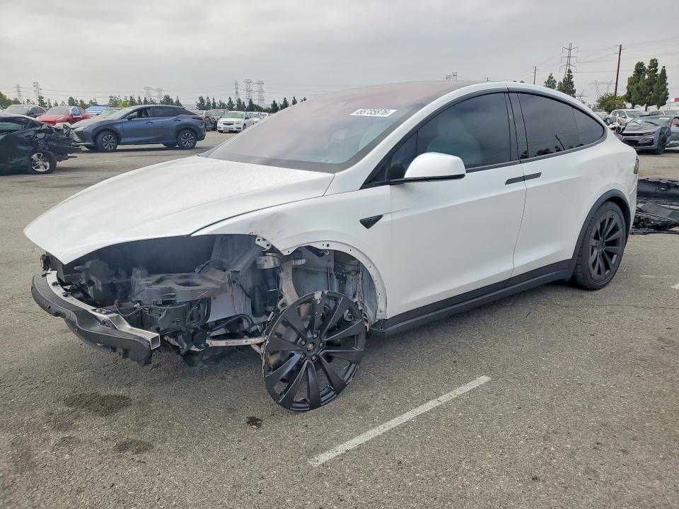 55735876 :رقم المزاد ، 7SAXCBE68NF339387 vin ، 2022 Tesla Model X مزاد بيع