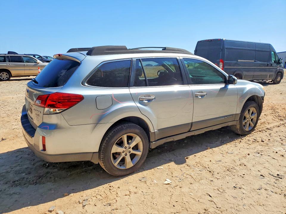 2013 Subaru Outback მანქანა იყიდება აუქციონზე, vin: 4S4BRBCC9D3308686, აუქციონის ნომერი: 56068406
