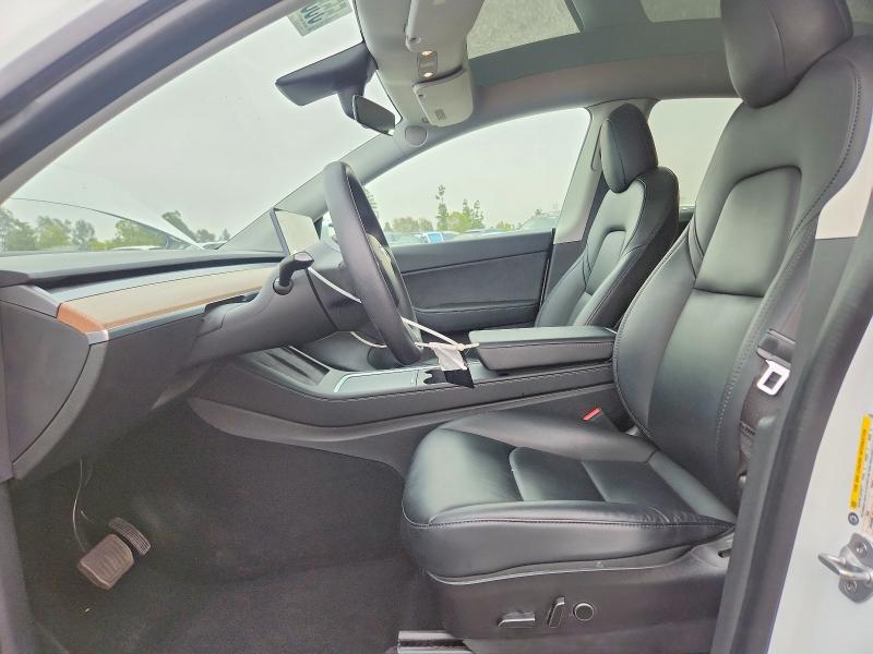 55805276 :رقم المزاد ، 5YJYGDED7MF125909 vin ، 2021 Tesla Model Y مزاد بيع
