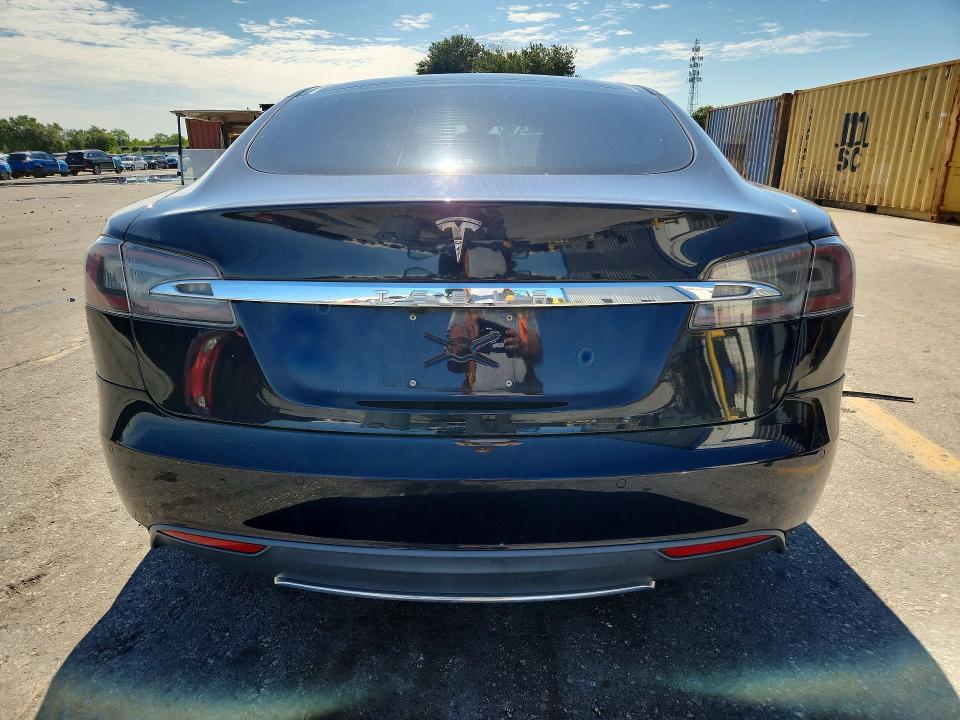 58128356 :رقم المزاد ، 5YJSA1H25FFP69282 vin ، 2015 Tesla Model S مزاد بيع