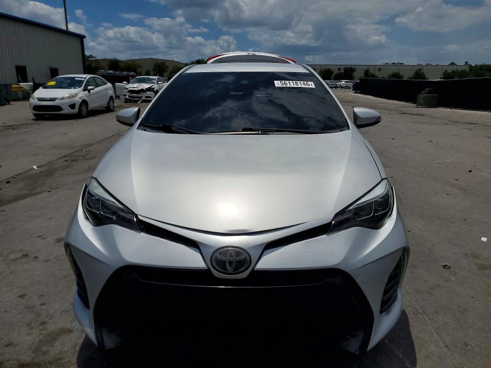 56118146 :رقم المزاد ، 5YFBURHE6JP822360 vin ، 2018 Toyota Corolla مزاد بيع