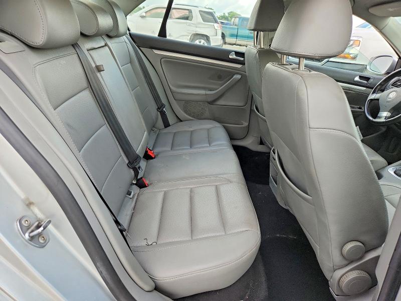 56442866 :رقم المزاد ، 3VWRJ71K58M180949 vin ، 2008 Volkswagen Jetta مزاد بيع