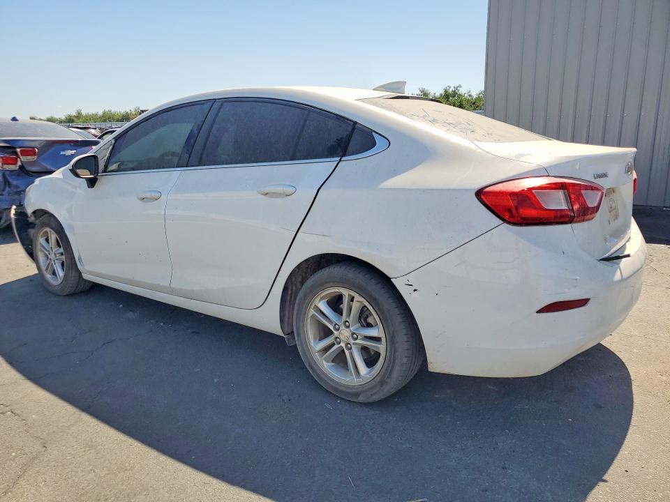 57390116 :رقم المزاد ، 1G1BE5SM8J7107581 vin ، 2018 Chevrolet Cruze مزاد بيع