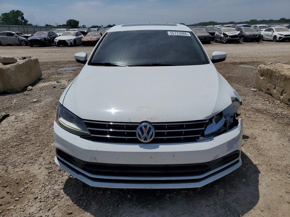 55723986 :رقم المزاد ، 3VWDB7AJ3JM260142 vin ، 2018 Volkswagen Jetta مزاد بيع