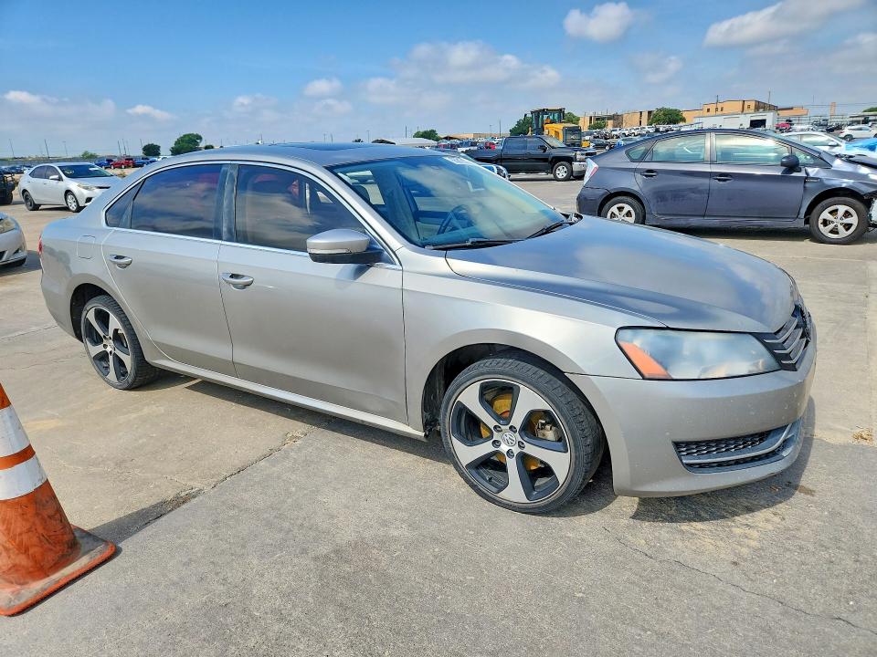 55812176 :رقم المزاد ، 1VWBN7A31DC033666 vin ، 2013 Volkswagen Passat مزاد بيع