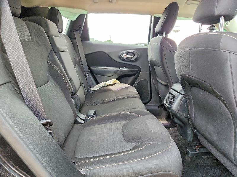 56850776 :رقم المزاد ، 1C4PJLCB7FW721433 vin ، 2015 Jeep Cherokee مزاد بيع