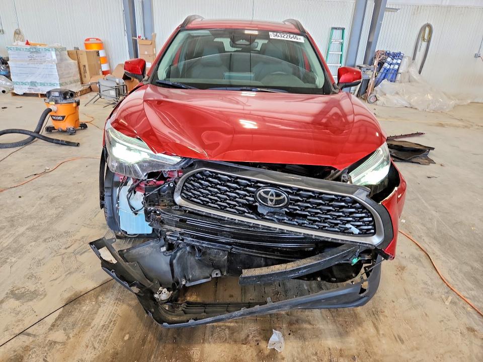 56322646 :رقم المزاد ، 7MUDAABG1PV068111 vin ، 2023 Toyota Corolla Cross مزاد بيع