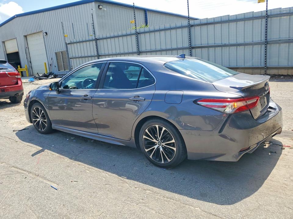54949306 :رقم المزاد ، 4T1B11HK3JU511189 vin ، 2018 Toyota Camry مزاد بيع