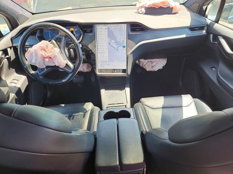 Продажа на аукционе авто 2018 Tesla Model X, vin: 5YJXCBE23JF100107, номер лота: 55827316