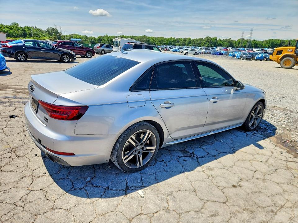 55957276 :رقم المزاد ، WAUENAF43JN006965 vin ، 2018 Audi A4 مزاد بيع