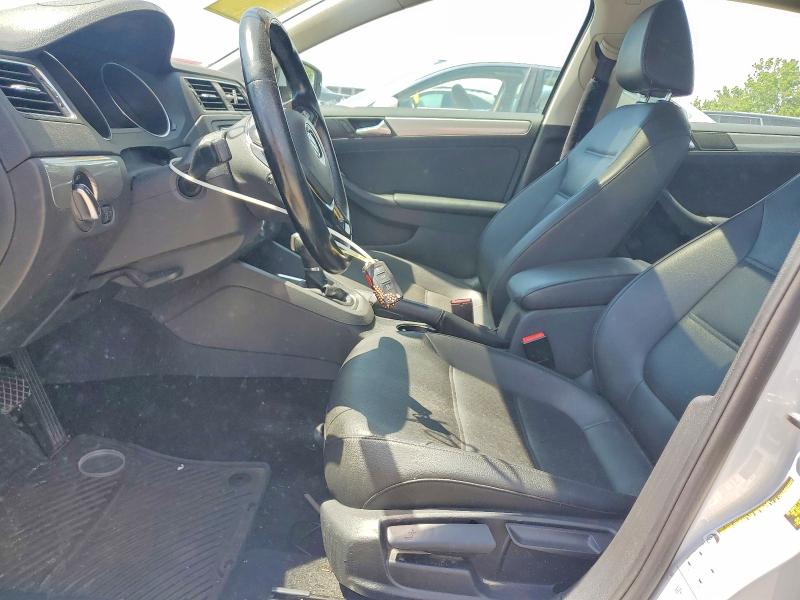 56661886 :رقم المزاد ، 3VWDB7AJ9JM221992 vin ، 2018 Volkswagen Jetta مزاد بيع